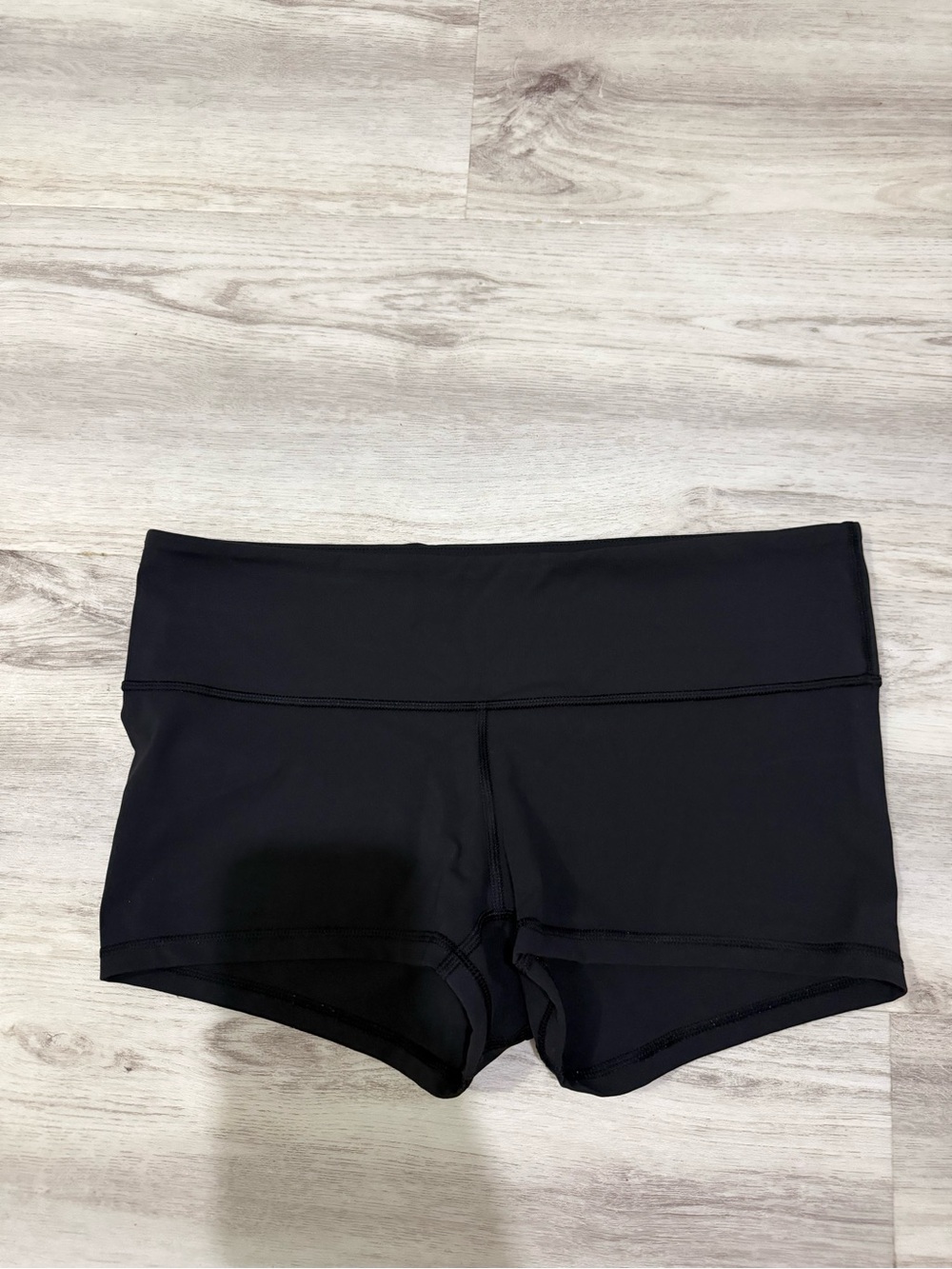 Lululemon 2” shorts